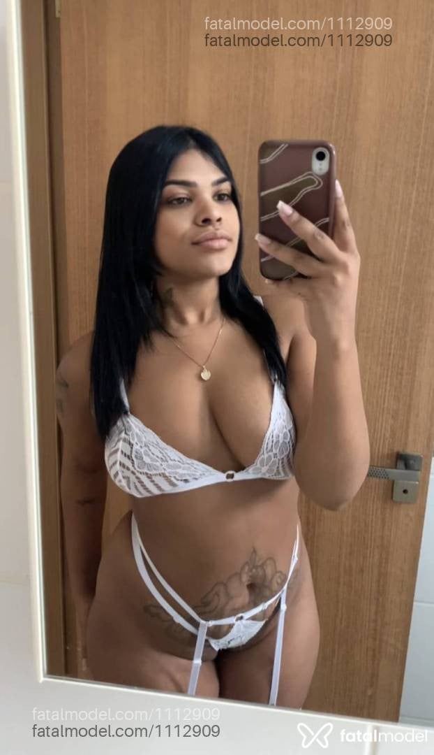 Acompanhante mulher morena (o) de olhos pretos - Jheni
