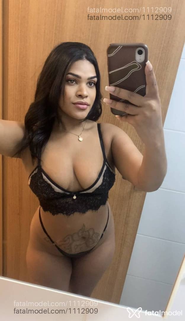 Acompanhante mulher morena (o) de olhos pretos - Jheni