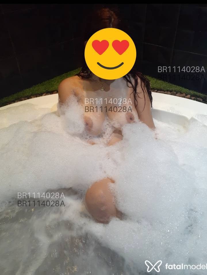 Acompanhante mulher com cabelo castanho de olhos castanhos - Gatabi Acompanhante mulher com cabelo castanho de olhos castanhos - Gatabi