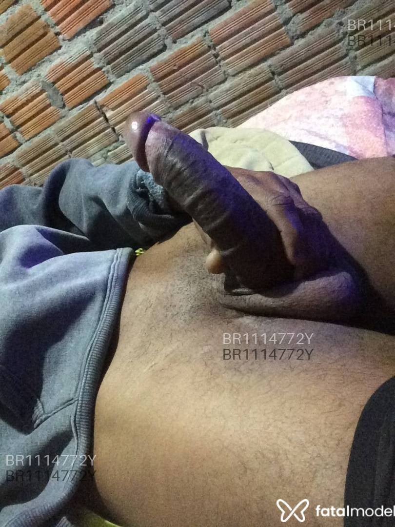 Acompanhante homem sem cabelo de olhos castanhos em Rio Grande - Black