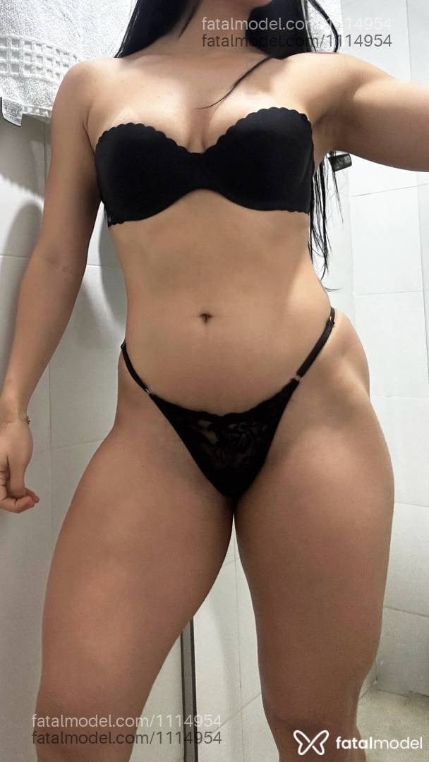 Acompanhante mulher morena (o) de olhos pretos - Thays