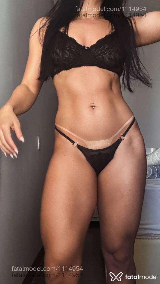 Acompanhante mulher morena (o) de olhos pretos - Thays