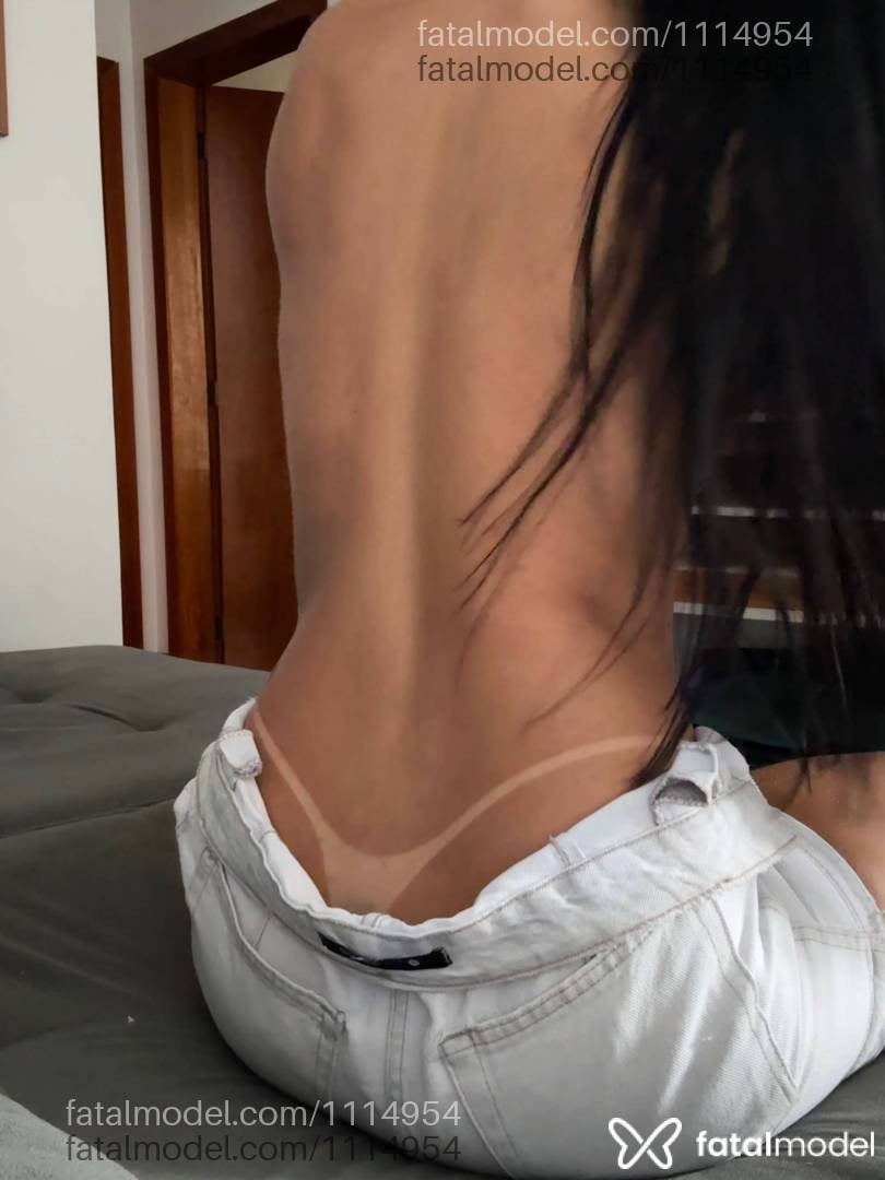 Acompanhante mulher morena (o) de olhos pretos - Thays
