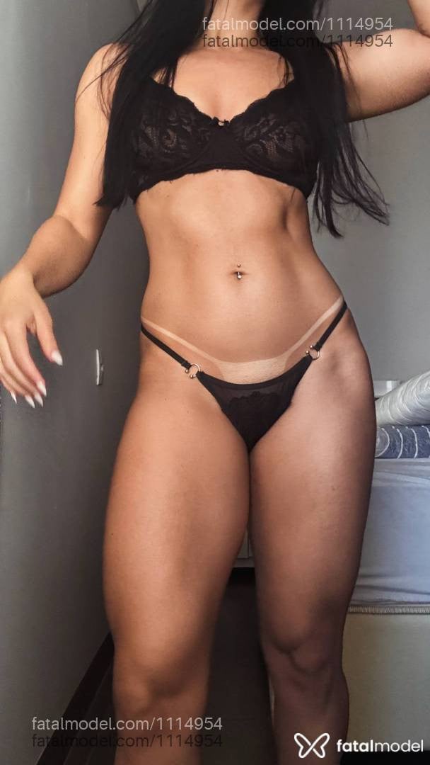 Acompanhante mulher morena (o) de olhos pretos - Thays