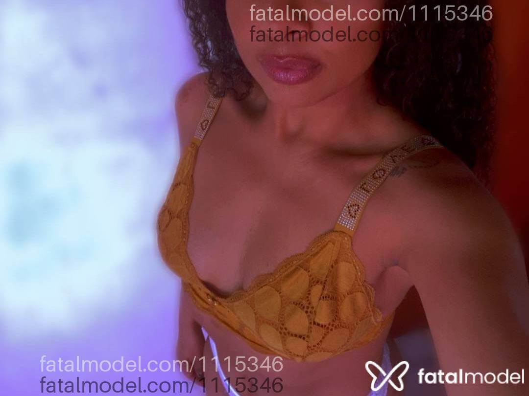 Acompanhante mulher morena (o) de olhos pretos - Nathália Vaz
