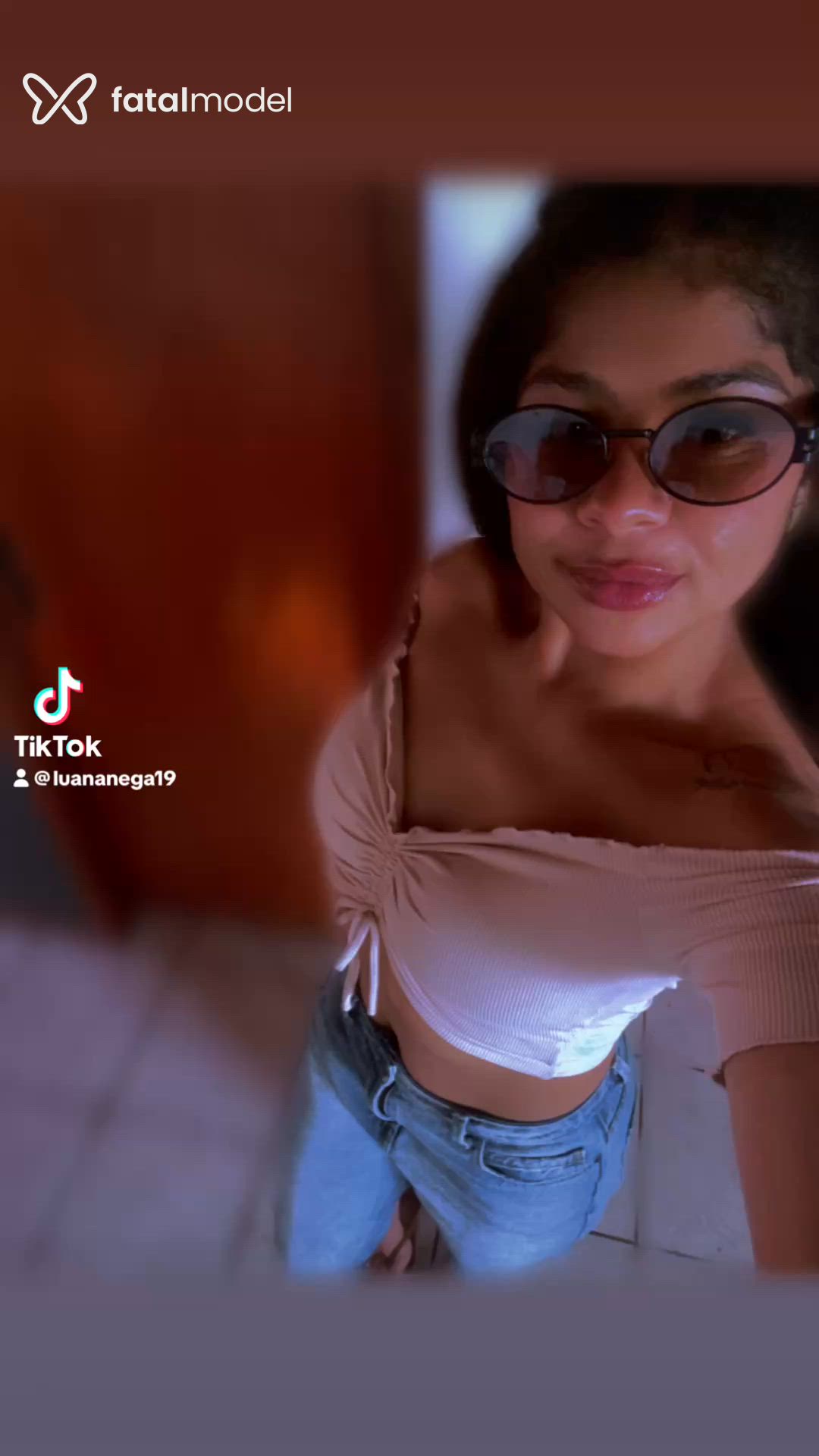 Acompanhante mulher morena (o) de olhos pretos - Nathália Vaz