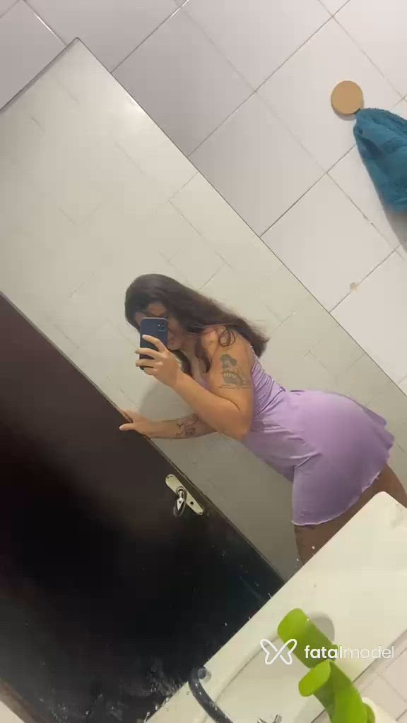 Acompanhante mulher com cabelo castanho de olhos castanhos - Júlia Dumont