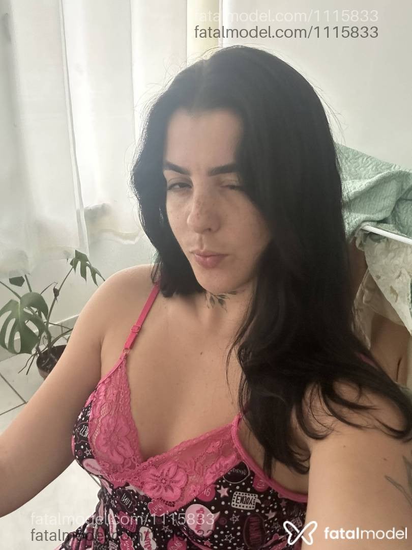 Acompanhante mulher com cabelo castanho de olhos castanhos - Júlia Dumont