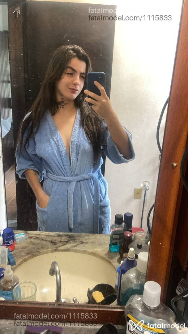 Acompanhante mulher com cabelo castanho de olhos castanhos em Cabo Frio Acompanhante mulher com cabelo castanho de olhos castanhos em Cabo Frio - Júlia Dumont