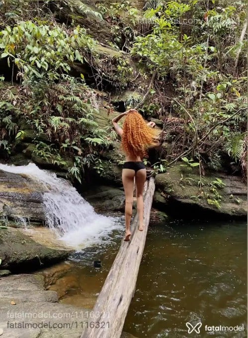 Acompanhante mulher ruiva (o) de olhos castanhos em Brasília - Nami