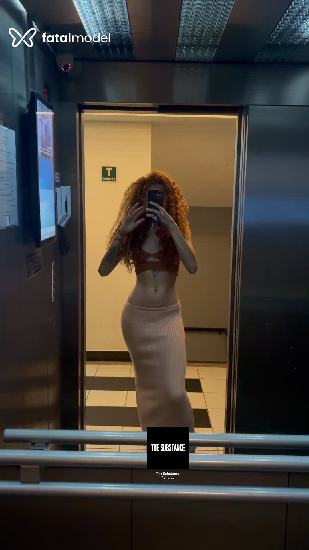 Acompanhante mulher ruiva (o) de olhos castanhos - Nami