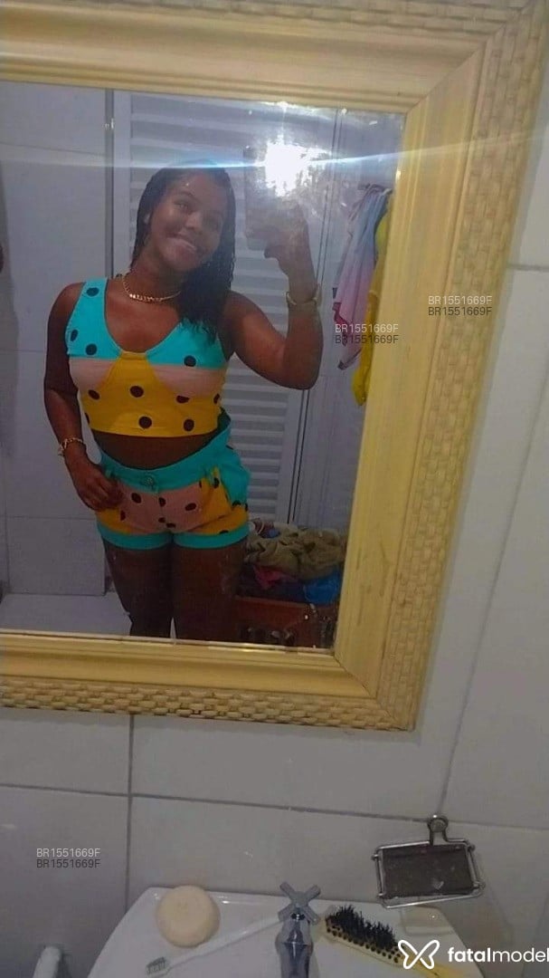 Acompanhante mulher com cabelo castanho de olhos mel em Rio das Ostras - Carol