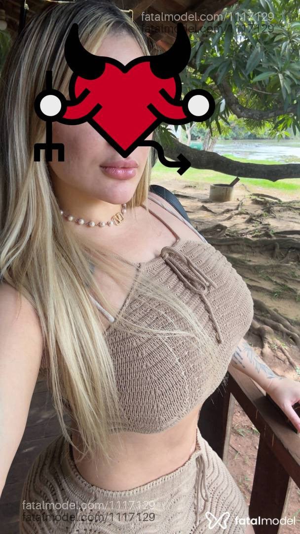 Acompanhante mulher loira (o) de olhos verdes - Luísa