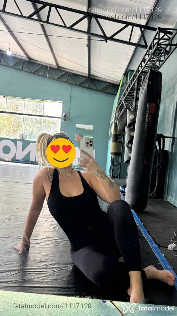 Acompanhante mulher loira (o) de olhos verdes - Luísa