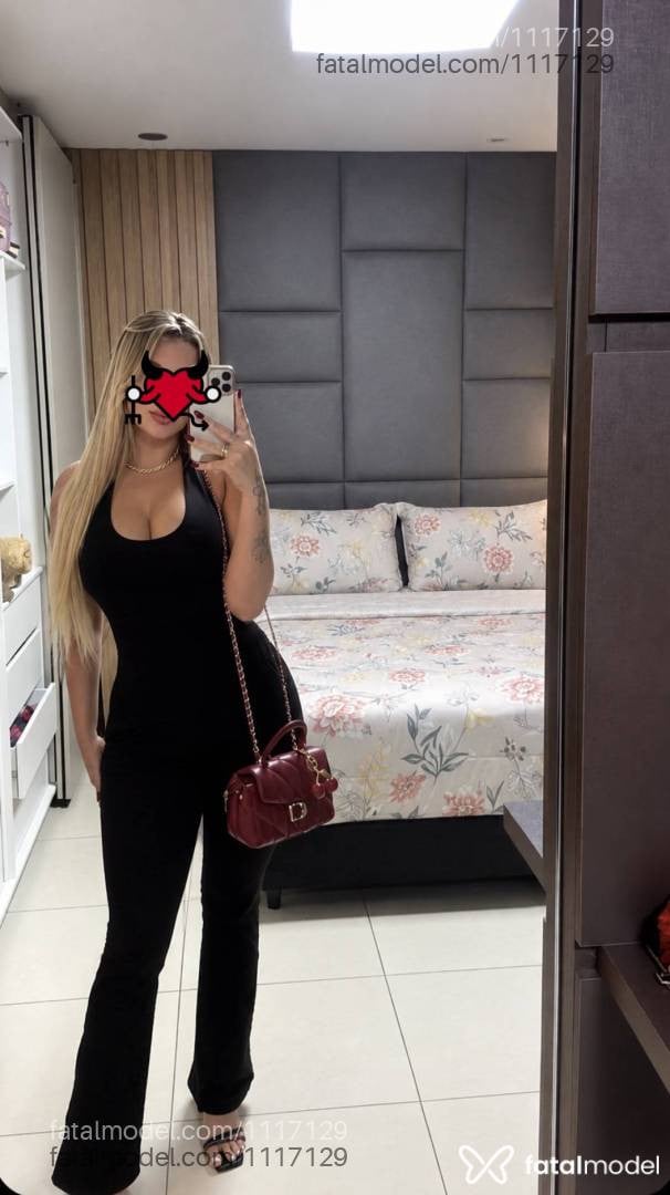 Acompanhante mulher loira (o) de olhos verdes - Luísa