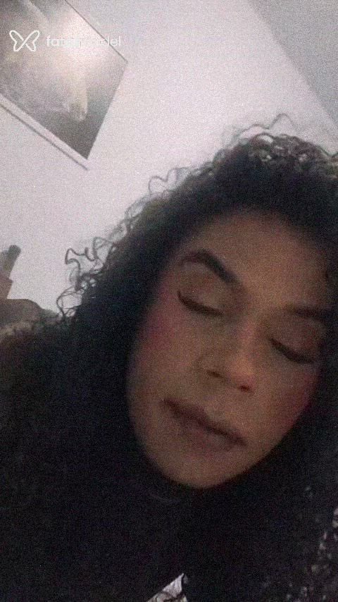 Acompanhante mulher trans morena (o) de olhos castanhos - Lua Acompanhante mulher trans morena (o) de olhos castanhos - Lua