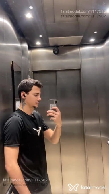 Acompanhante homem com cabelo castanho de olhos castanhos em São Paulo - João lucas