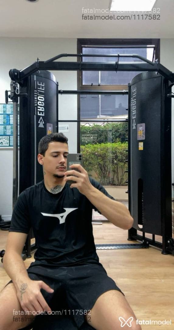Acompanhante homem com cabelo castanho de olhos castanhos em São Paulo - João lucas
