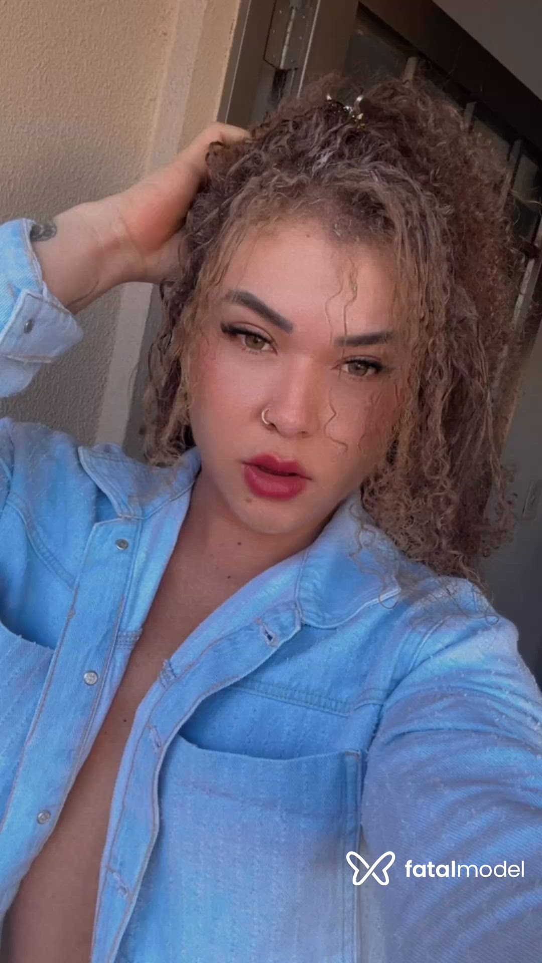 Acompanhante mulher loira (o) de olhos mel - Karla Santos