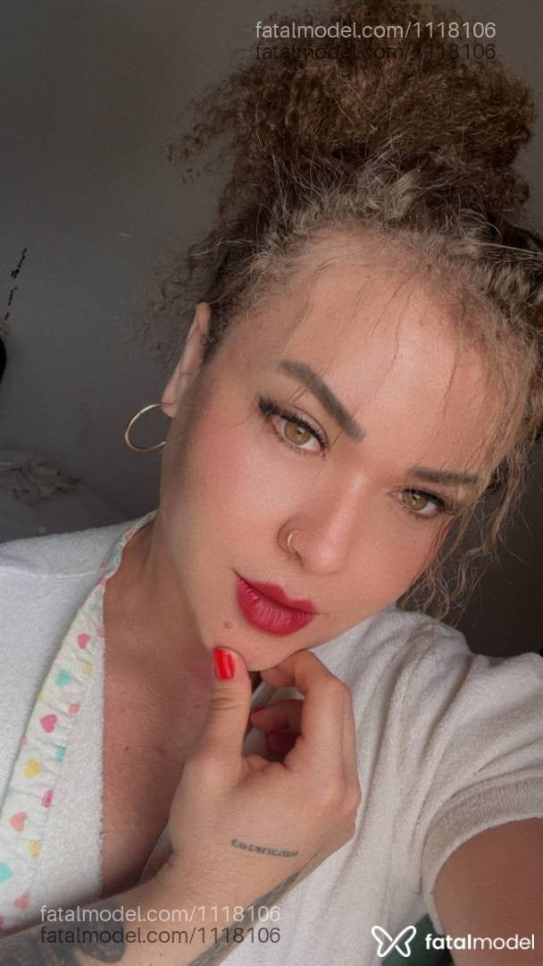 Acompanhante mulher loira (o) de olhos mel - Karla Santos