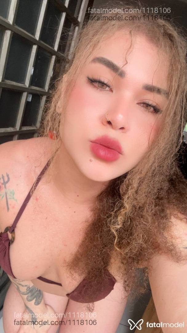 Acompanhante mulher loira (o) de olhos mel - Karla Santos