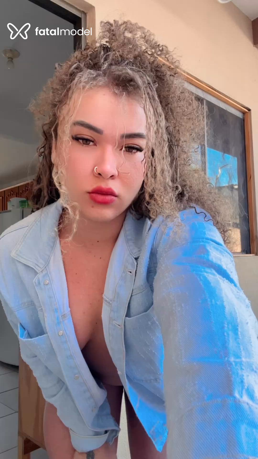 Acompanhante mulher loira (o) de olhos mel em Londrina Acompanhante mulher loira (o) de olhos mel em Londrina - Karla Santos