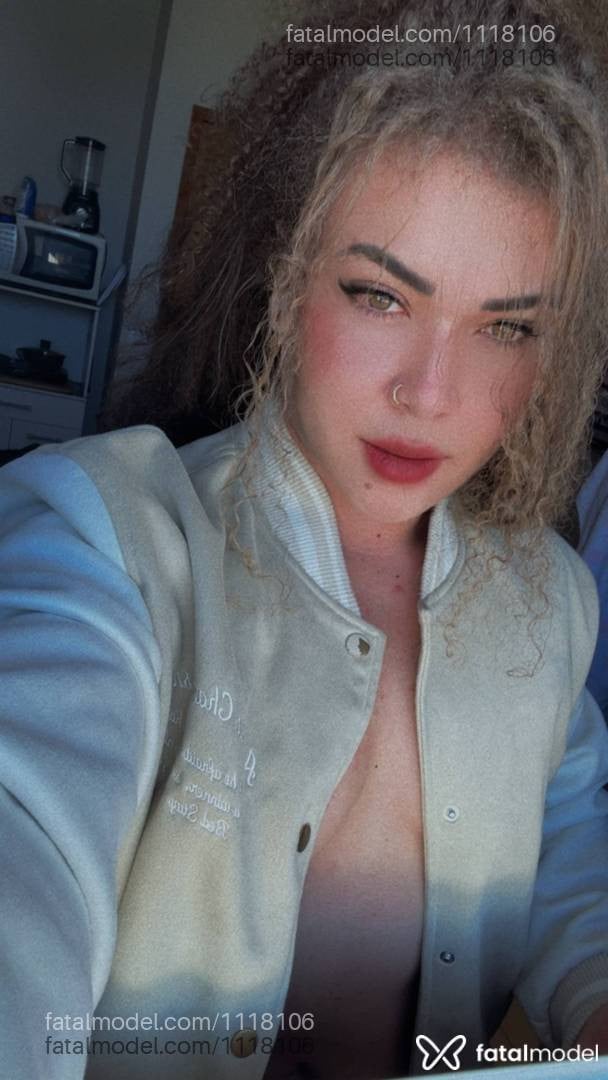 Acompanhante mulher loira (o) de olhos mel - Karla Santos