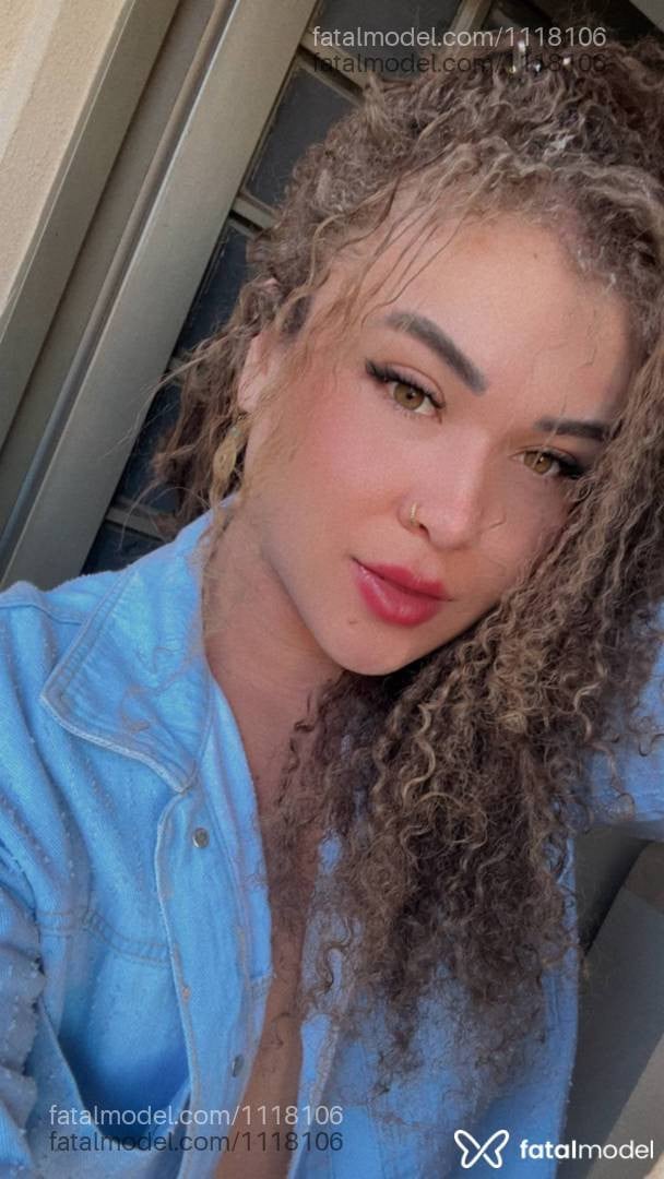 Acompanhante mulher loira (o) de olhos mel em Londrina Acompanhante mulher loira (o) de olhos mel em Londrina - Karla Santos