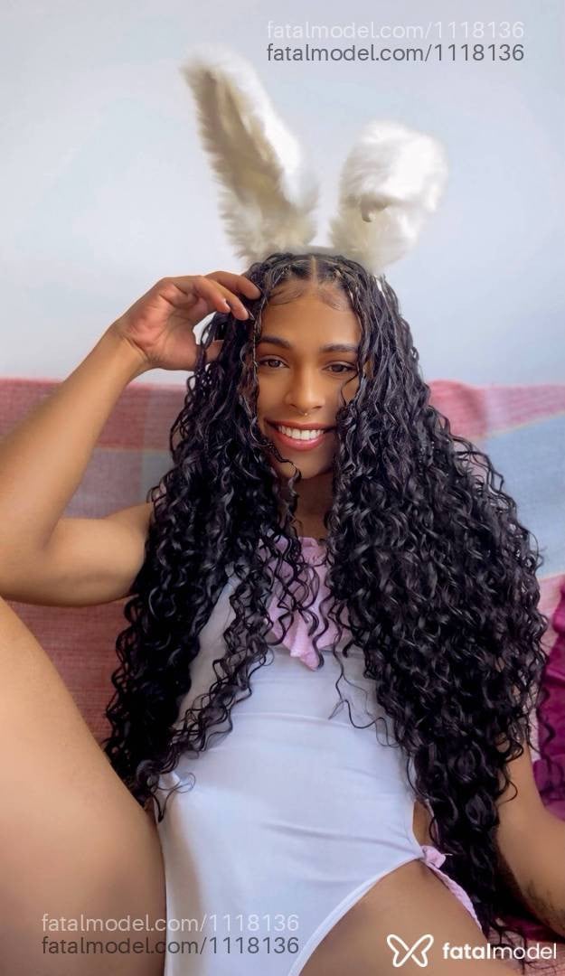 Acompanhante mulher trans morena (o) de olhos pretos - Milla