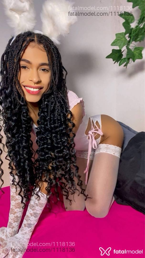 Acompanhante mulher trans morena (o) de olhos pretos - Milla