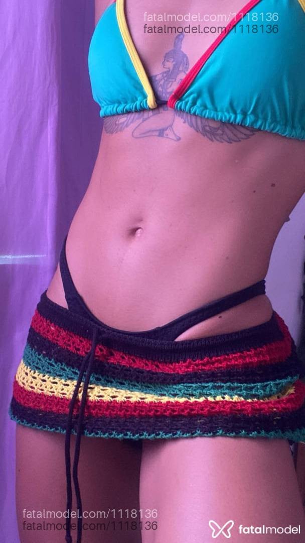 Acompanhante mulher trans morena (o) de olhos pretos - Milla
