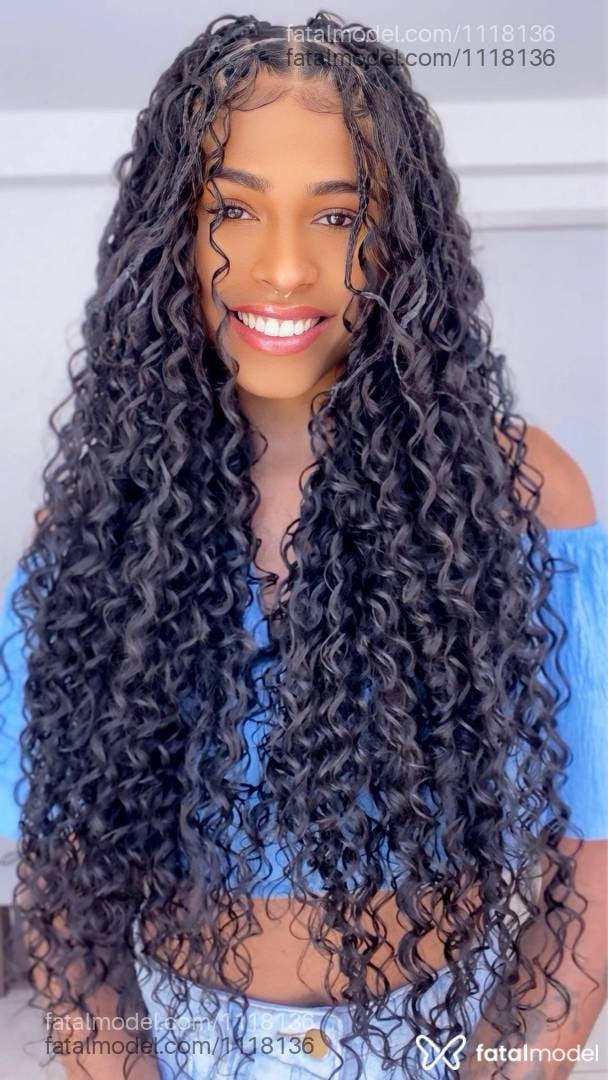 Acompanhante mulher trans morena (o) de olhos pretos - Milla