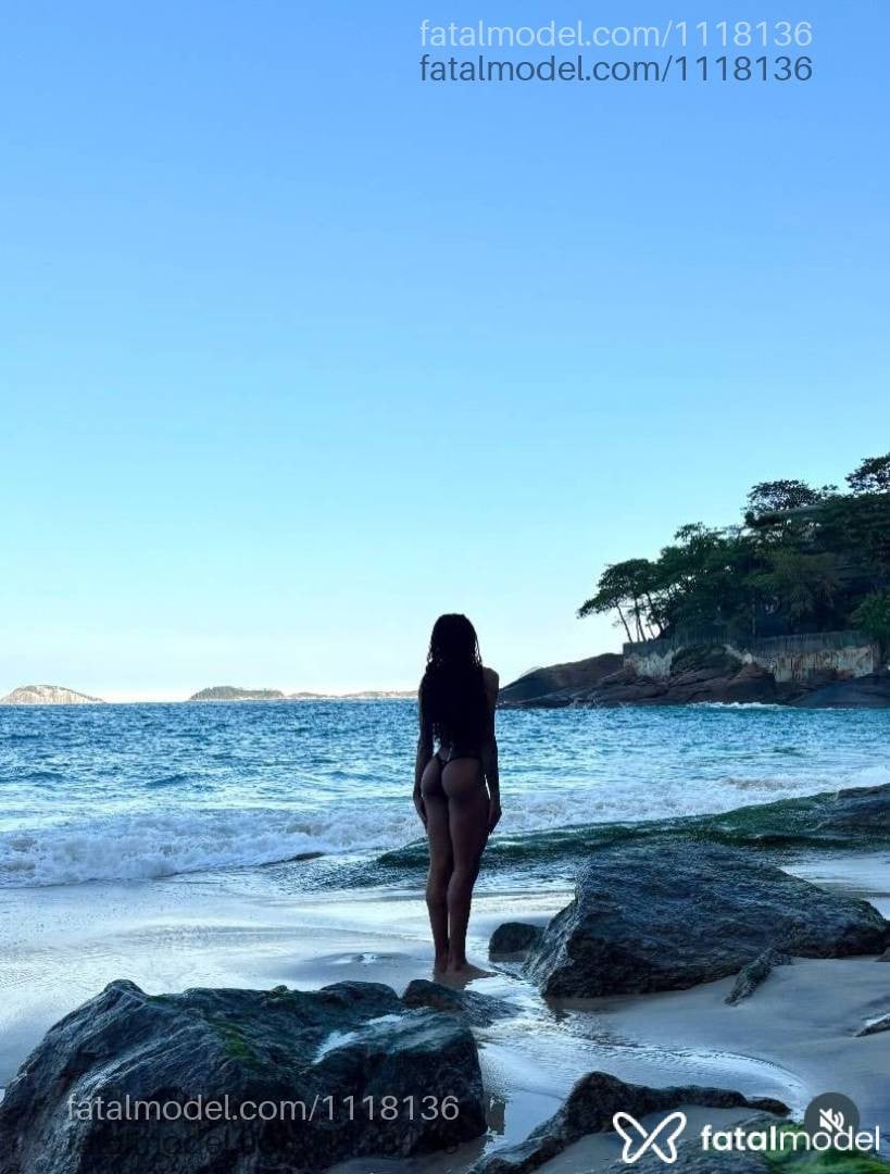 Acompanhante mulher trans morena (o) de olhos pretos - Milla