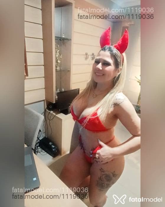 Acompanhante mulher loira (o) de olhos castanhos - Kell