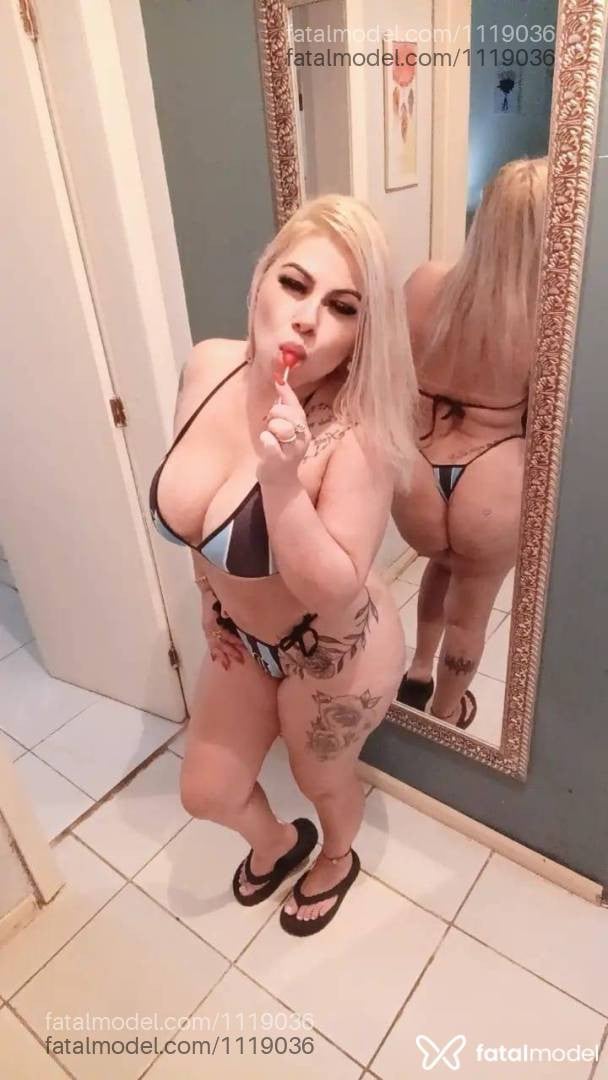 Acompanhante mulher loira (o) de olhos castanhos - Kell