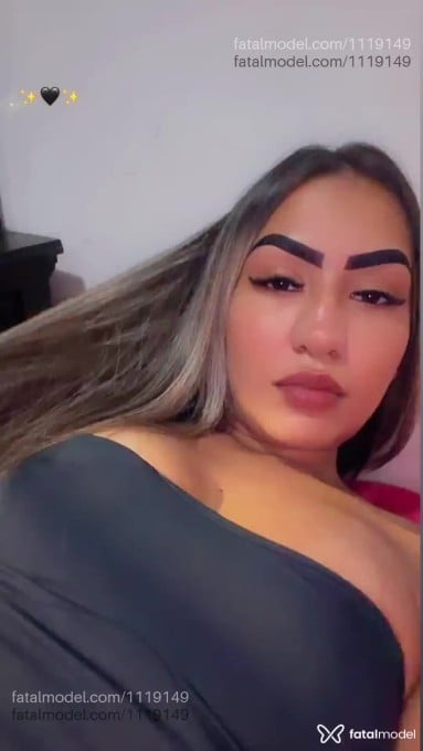 Acompanhante mulher loira (o) de olhos pretos - Gabriella Acompanhante mulher loira (o) de olhos pretos - Gabriella