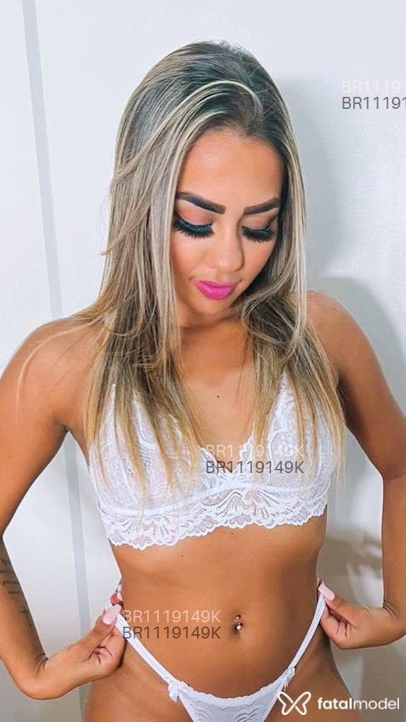 Acompanhante mulher loira (o) de olhos pretos - Gabriella Acompanhante mulher loira (o) de olhos pretos - Gabriella