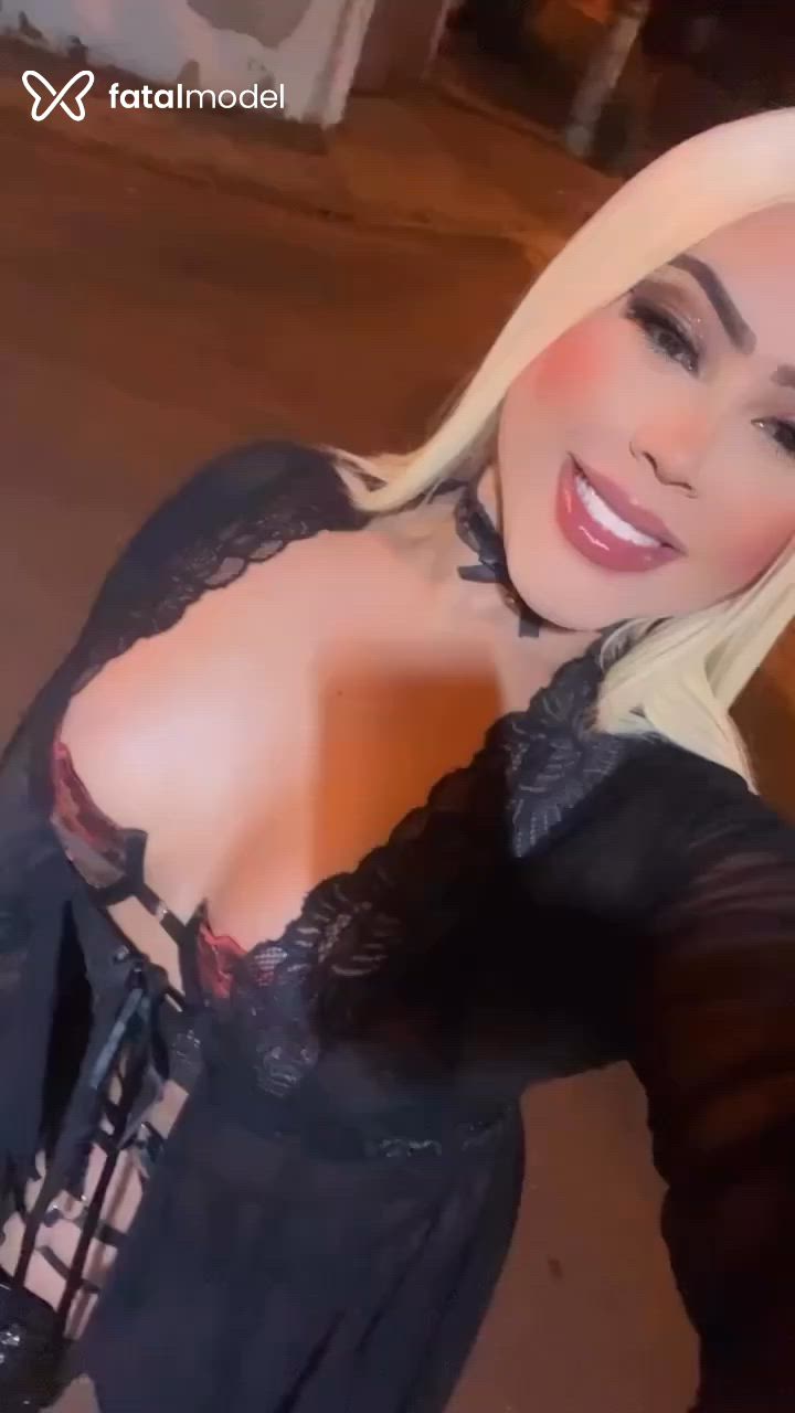 Acompanhante mulher trans loira (o) de olhos castanhos - Angela thais