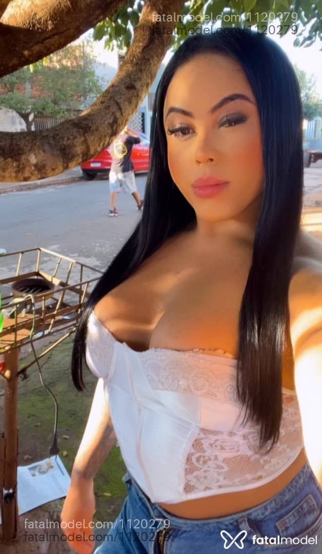 Acompanhante mulher trans loira (o) de olhos castanhos - Angela thais
