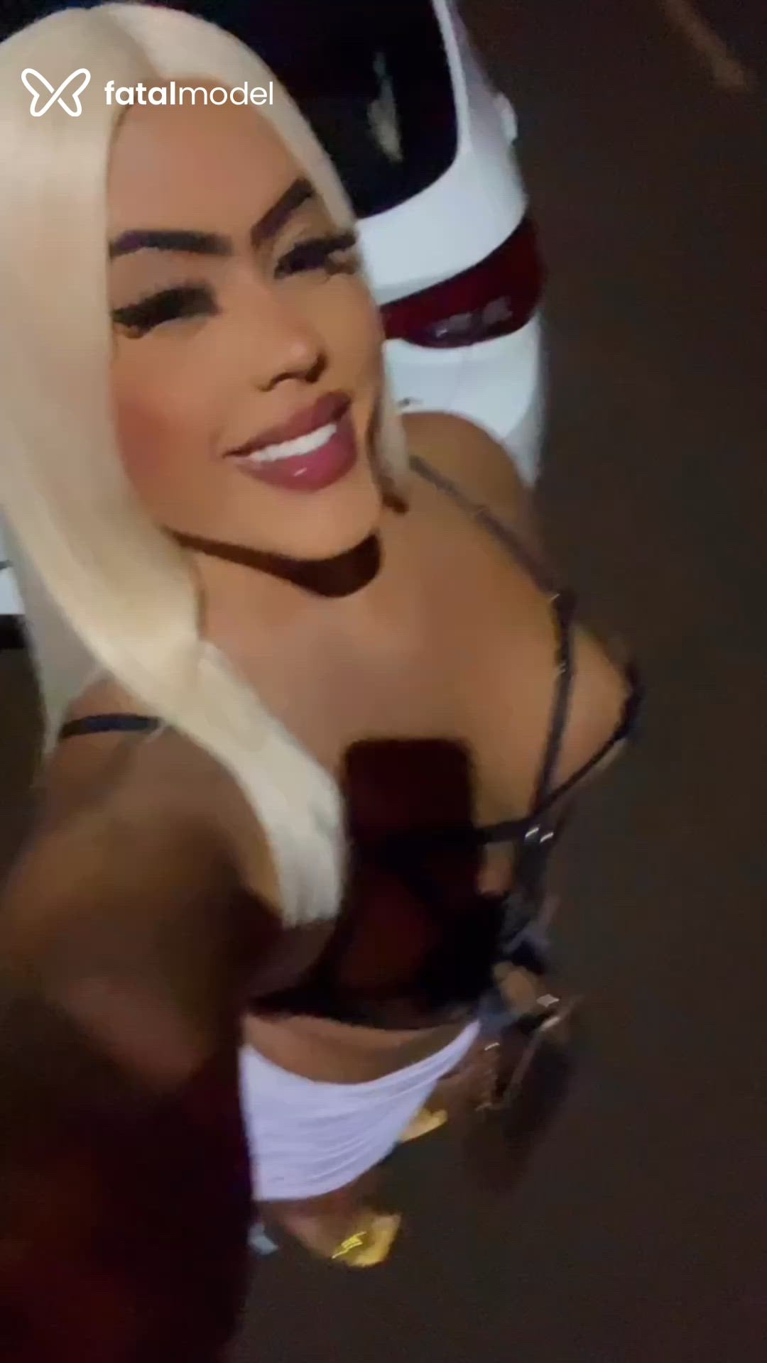 Acompanhante mulher trans loira (o) de olhos castanhos - Angela thais