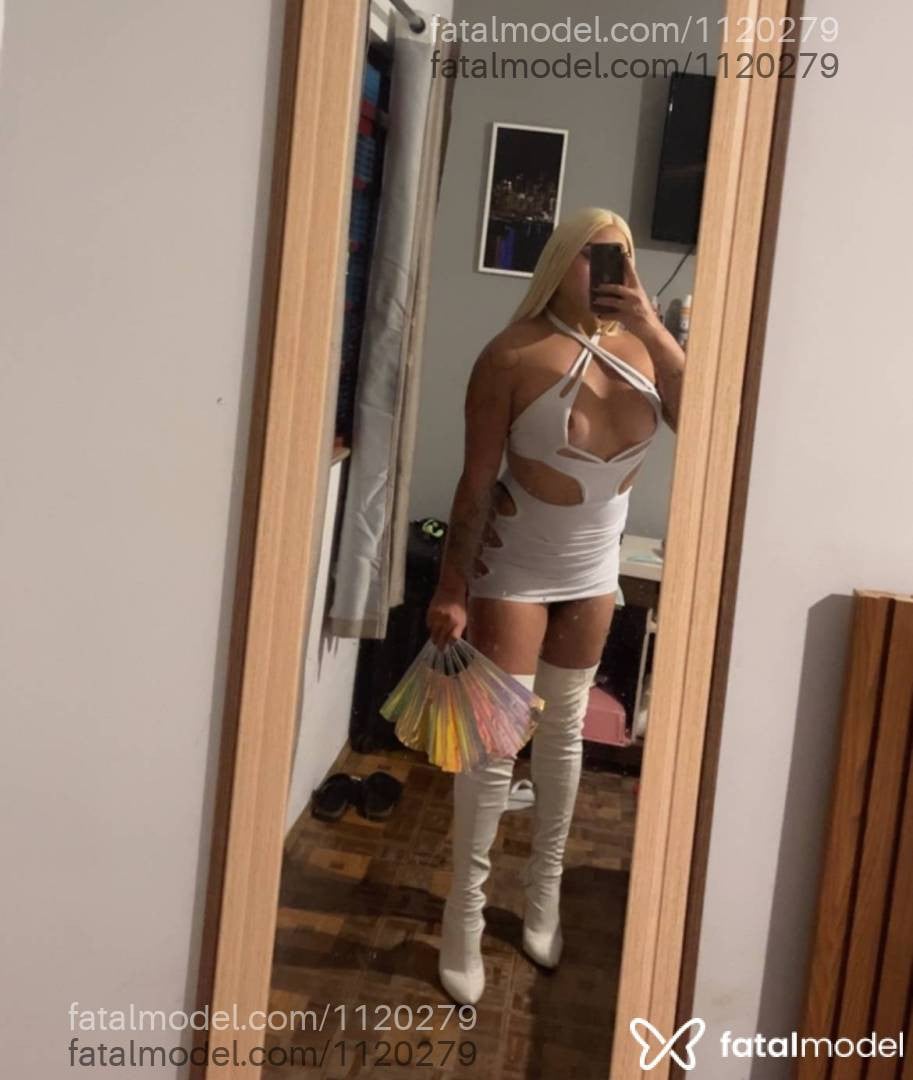 Acompanhante mulher trans loira (o) de olhos castanhos - Angela thais