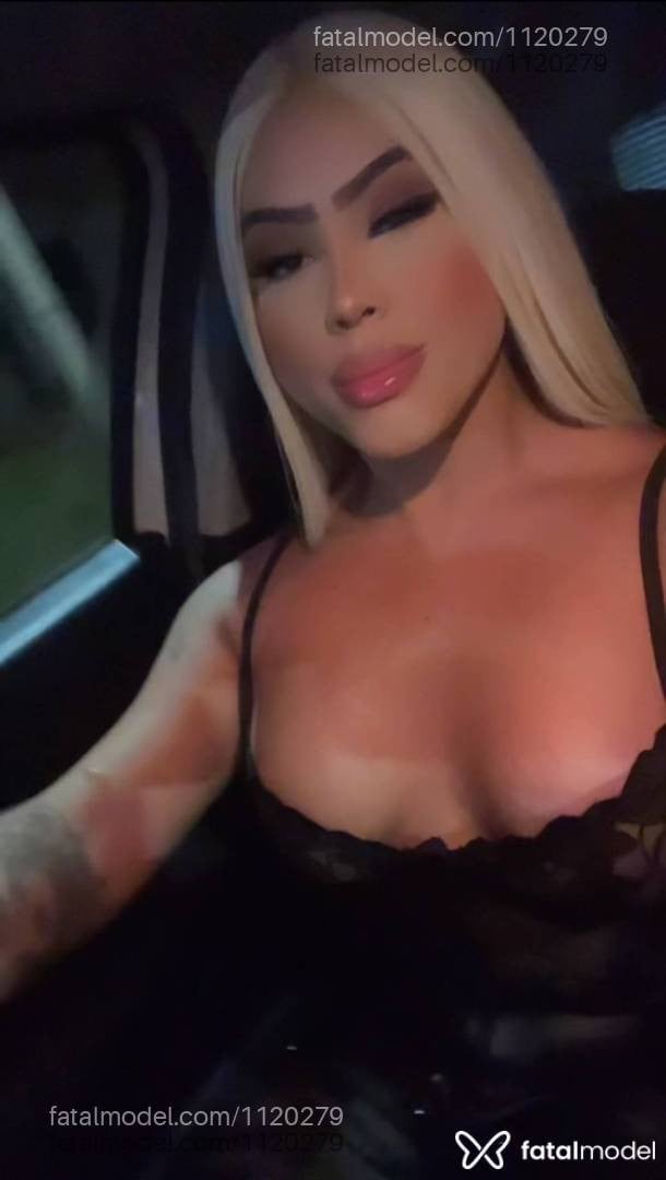Acompanhante mulher trans loira (o) de olhos castanhos - Angela thais