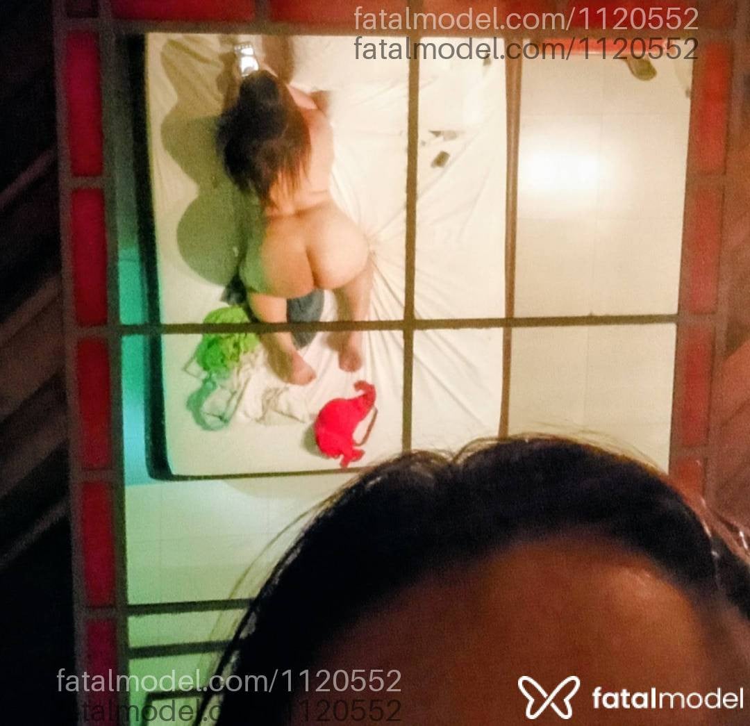 Acompanhante mulher com cabelo castanho de olhos castanhos - Larissa