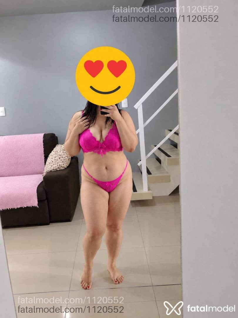 Acompanhante mulher com cabelo castanho de olhos castanhos - Larissa