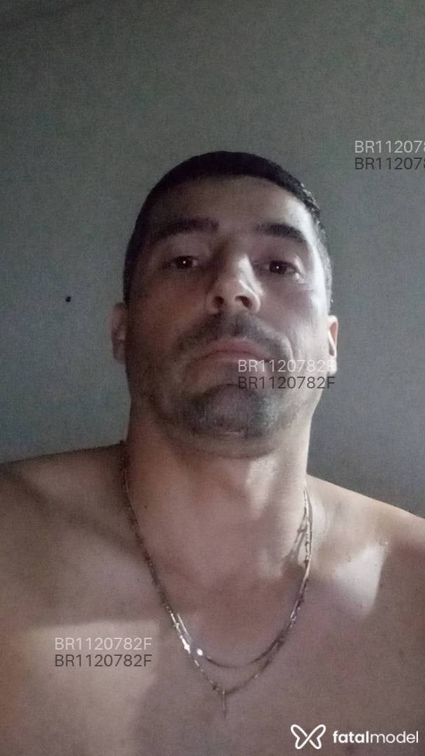 Acompanhante homem com cabelo castanho de olhos castanhos em Paulo Lopes Acompanhante homem com cabelo castanho de olhos castanhos em Paulo Lopes - Ikaro Avila