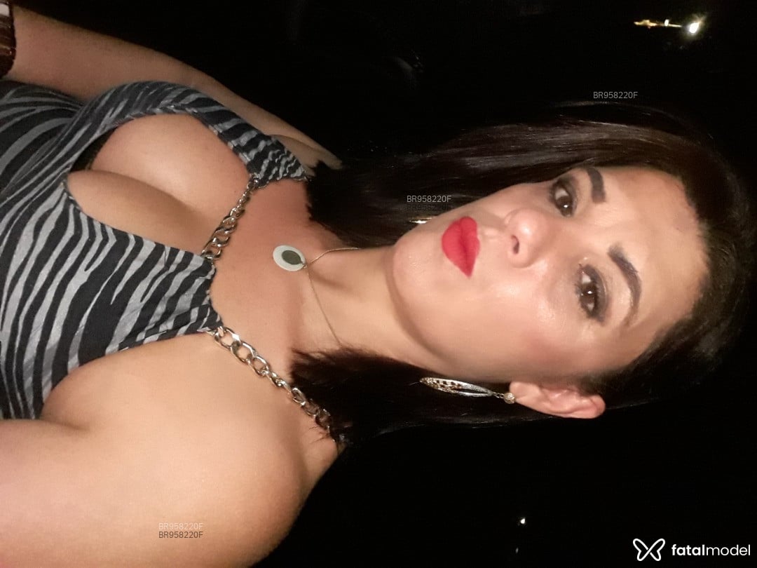 Acompanhante mulher com cabelo castanho de olhos castanhos em Torres Acompanhante mulher com cabelo castanho de olhos castanhos em Torres - Samantha