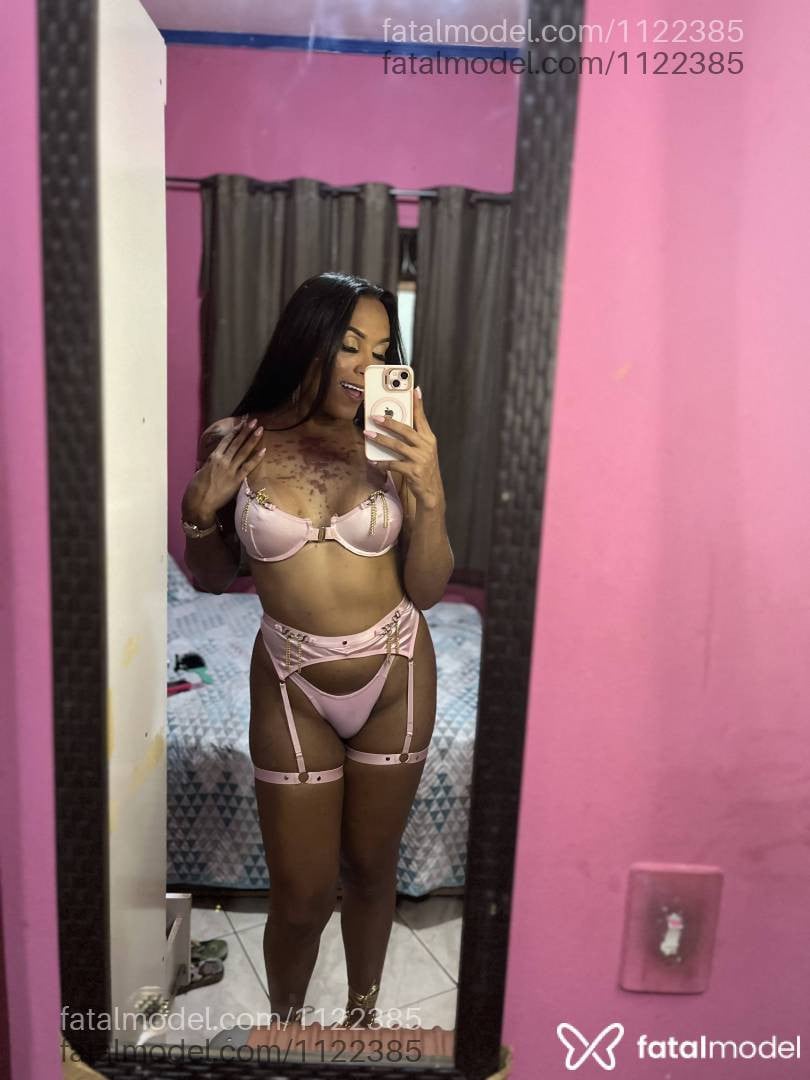 Acompanhante travesti com cabelo castanho de olhos castanhos - Larissa