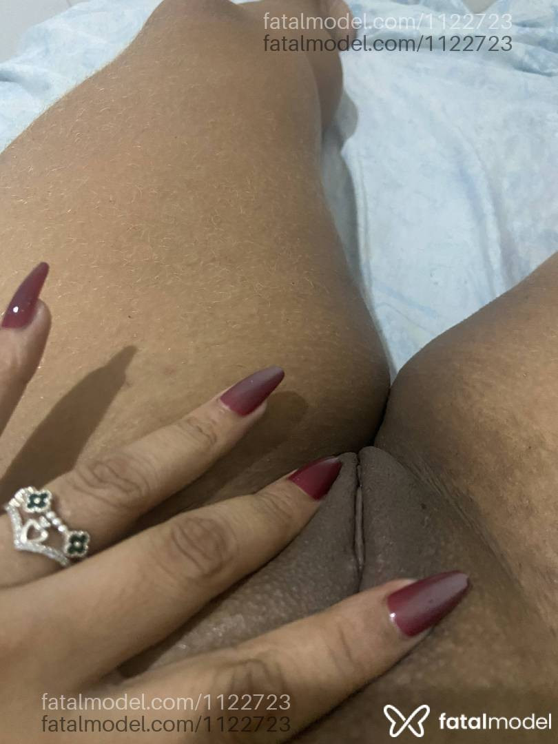 Acompanhante mulher morena (o) de olhos castanhos - Julia Campos Acompanhante mulher morena (o) de olhos castanhos - Julia Campos