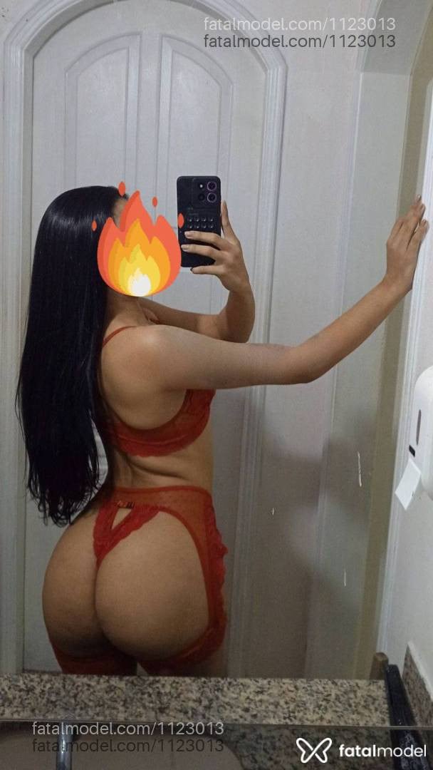 Acompanhante mulher com cabelo castanho de olhos castanhos - Larissa Cuts
