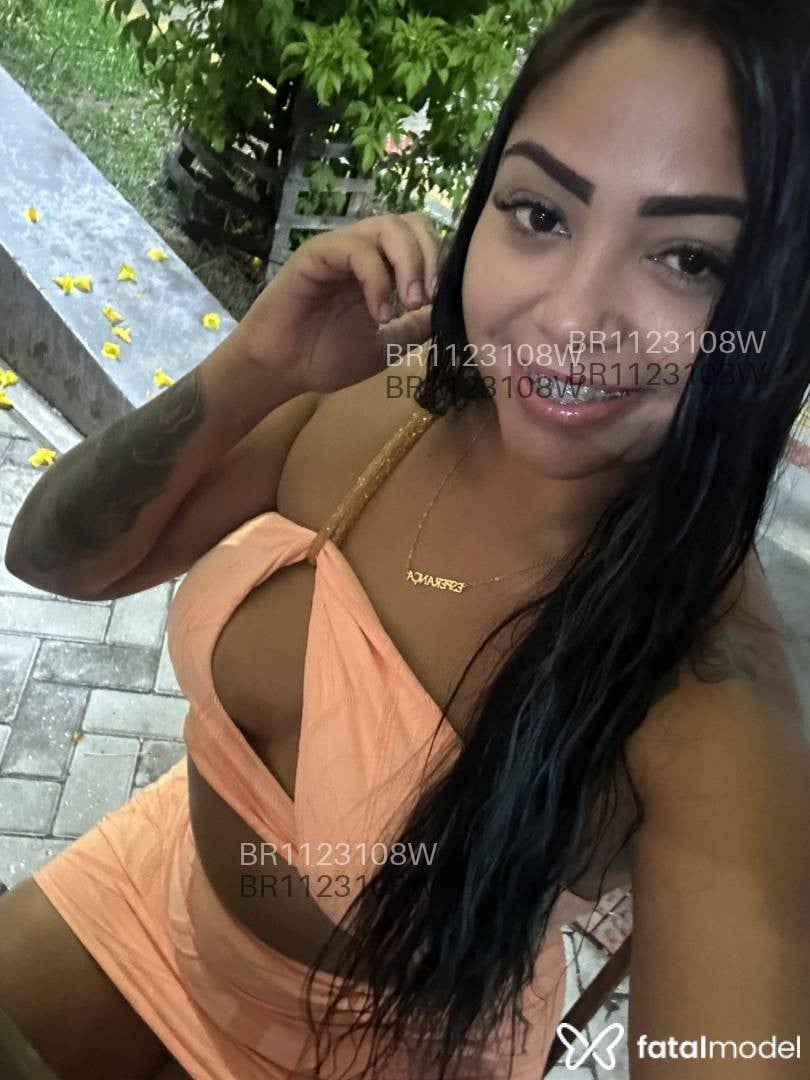 Acompanhante mulher com cabelo castanho de olhos castanhos - Mel Acompanhante mulher com cabelo castanho de olhos castanhos - Mel